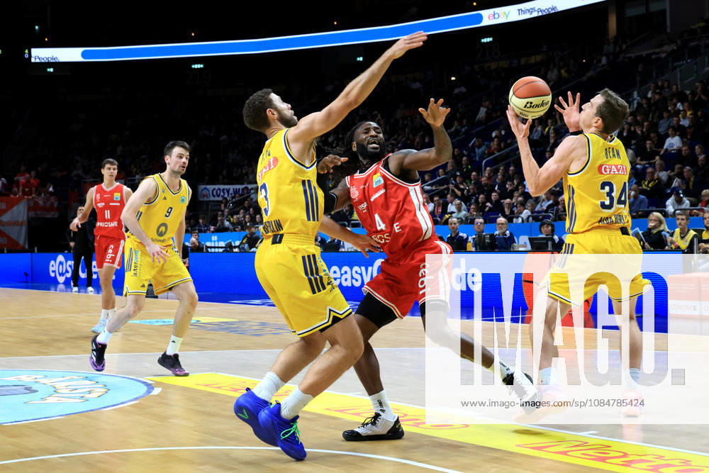 Germany, GER, DEU, Basketball, BBL Cup, Day 1, 2026–2027 Season, Berlin, ALBA Berlin vs. Bamberg, JORDAN FORD (ALBA Berlin) 3, Justin Bean (ALBA Berlin) 34, Jordan Jones (Bamberg) 4, nordphoto GmbH, Engler Berlin, Uber Arena, Berlin, Germany