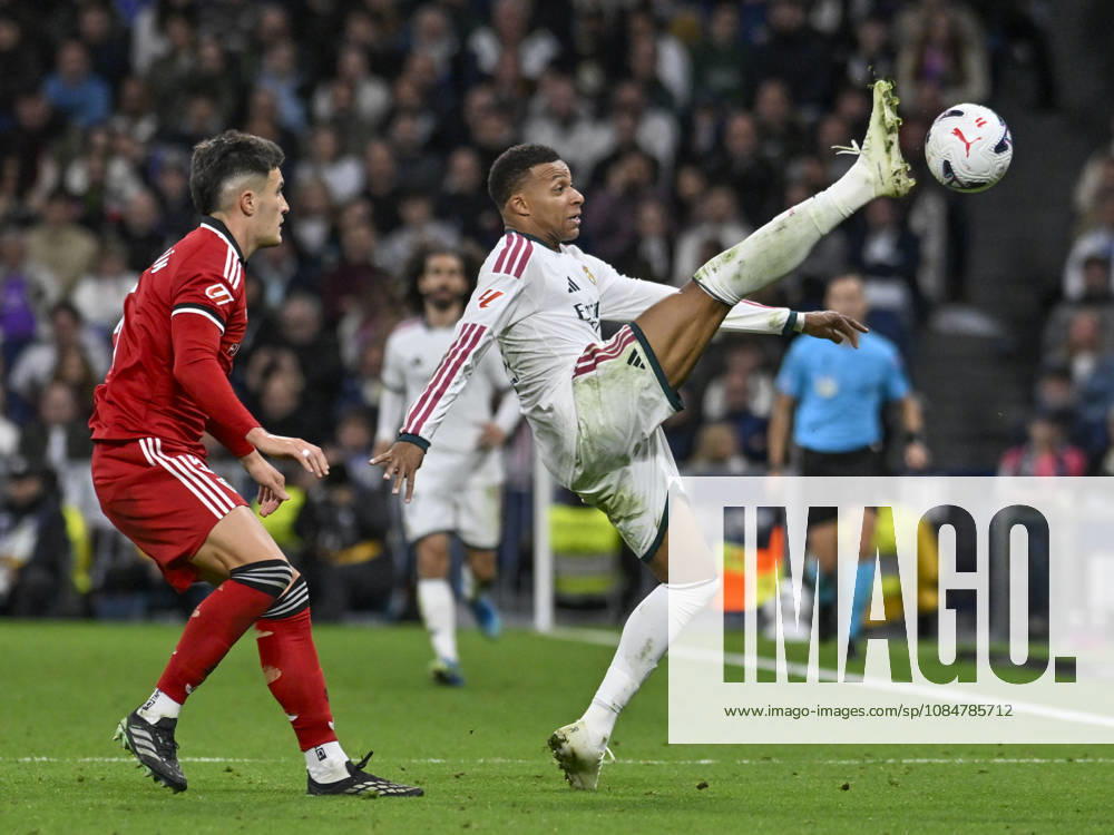 10 KYLIAN MBAPPE of Real Madrid CF controls the ball during the match on Matchday 9 of the 2026-27 National League First Division Championship between REAL MADRID C.F. and SEVILLA FC, played at the Bernabeu Stadium on October 17, 2026, in Madrid, Spain. REAL MADRID C.F. Vs. SEVILLA FC - 2026 27 National League First Division Championship 10.18.26 - ZUMAc312 20261018_zsp_c312_520