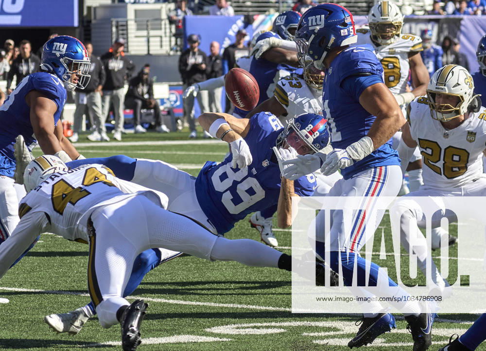New York Giants kick returner Charlie Jones (89) fumbles after a hit by New Orleans Saints linebacker Isaiah Stalbird (44) during a NFL, American Football Herren, USA game at MetLife Stadium in East Rutherford, New Jersey. CSM NFL 2026: Saints Vs Giants SEP 18 - ZUMAc04_ 20261018_zma_c04_529