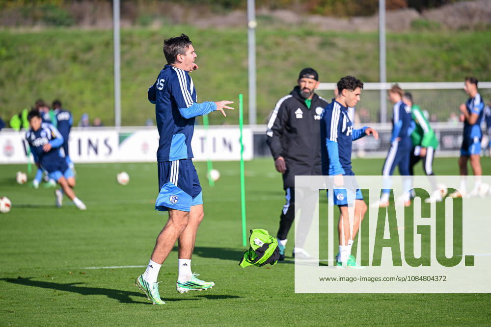 Soccer, 2026–2027 Season, Bundesliga, FC Schalke 04 Practice, Maximilian Wöber of FC Schalke 04 is injured after a tackle and has to leave practice, xRHR PHOTO YYx