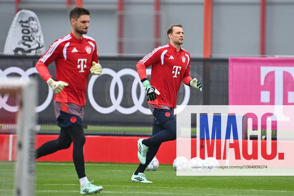 Manuel NEUER, goalkeeper for Bayern Munich; in the foreground, Sven ULREICH, goalkeeper for Bayern Munich. Soccer Champions League, 2026–27 season, league phase: FINAL TRAINING SESSION on October 20, 2026. FC Bayern Munich vs. FC Arsenal