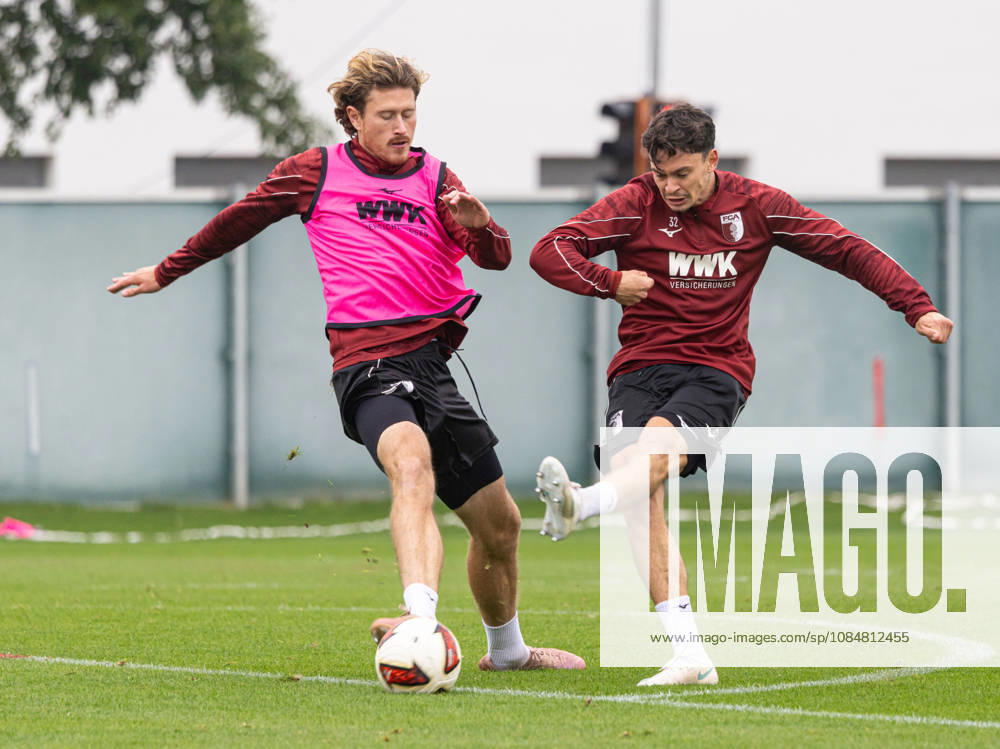 Fabian Rieder, FC Augsburg 32, shot blocked by Calvin Brackelmann, FC Augsburg 2, FC Augsburg, practice,