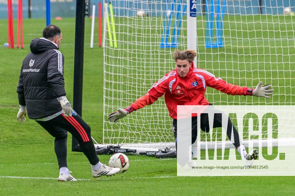 Sven Höh, Goalkeeper Coach; Goalkeeper Elias Lahti; HSV; Germany; Hamburg; Volksparkstadion; Soccer; Bundesliga 1; Hamburger SV Training