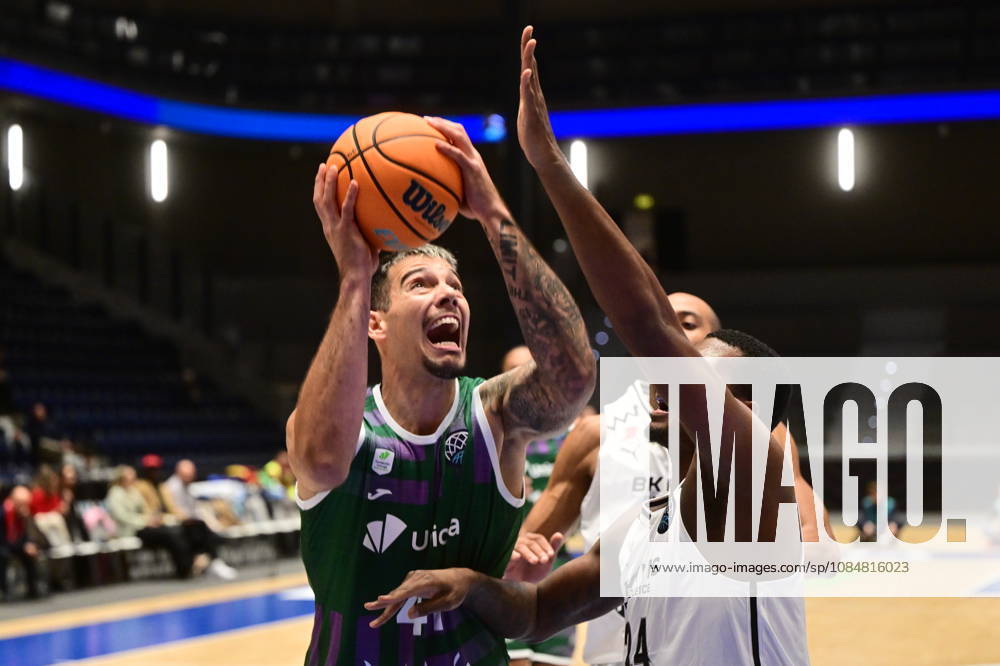 L-R Willy Hernangomez (Malaga) and Nick Stampley (Pardubice) in action during men s Basketball Champions League, group E, 2nd round, BK KVIS Pardubice vs Unicaja Malaga, in Pardubice, Czech Republic, October 20, 2026. (CTKxPhoto JosefxVostarek) CTKPhotoP2026102007117 CTKPhotoP2026102007117