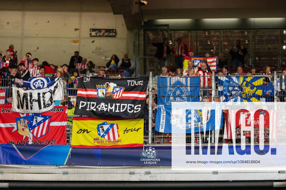 Soccer, UEFA Champions League, VfB Stuttgart vs. Atlético Madrid, from left: Atlético Madrid fans banner in Stuttgart