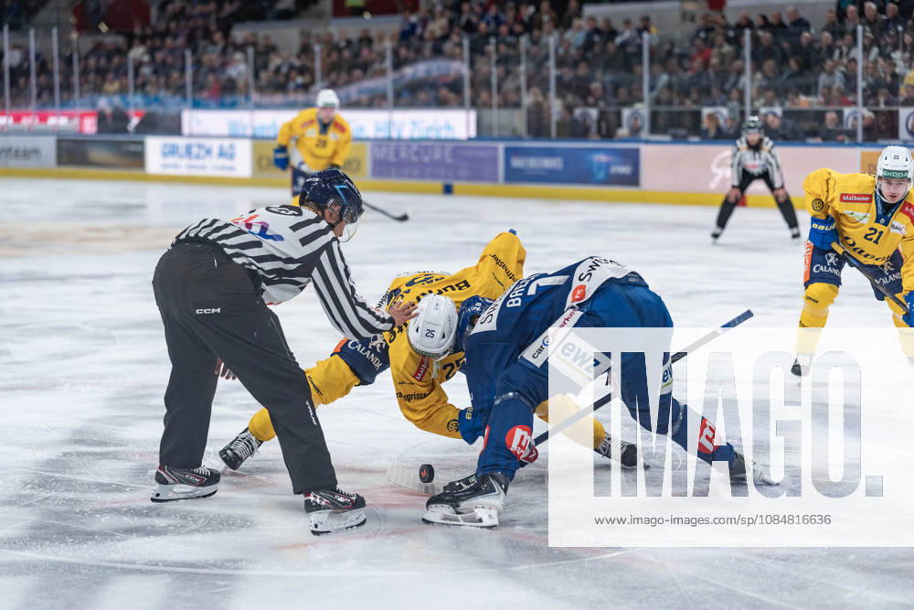 Zurich, Swiss Life Arena, National League: ZSC Lions vs. HC Davos, 79 Thierry Bader (ZSC), 25 Beni Waidacher (Davos), Zurich, Swiss Life Arena, Zurich, Switzerland