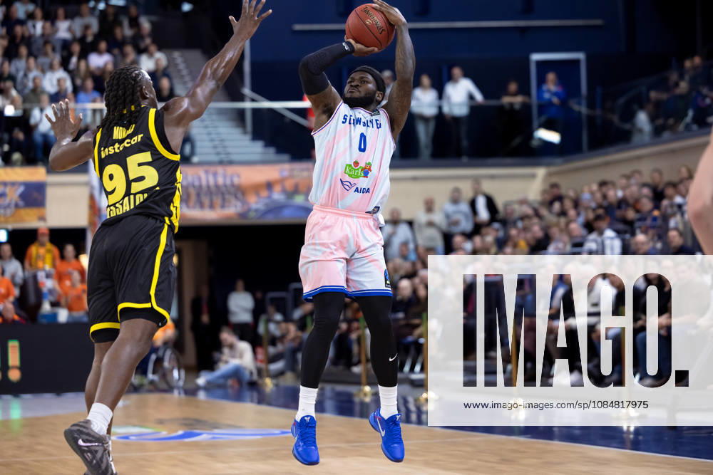 TJ Crockett Jr., Rostock Seawolves, 00 vs. Adam Mokoka, Aris Thessaloniki, 95 GER, Rostock Seawolves vs. Aris Thessaloniki, Basketball, BKT EuroCup, 2026–2027 Season, October 20, 2026 GER, Rostock Seawolves vs. Aris Thessaloniki, Basketball, BKT EuroCup, 2026–2027 season, October 20, 2026 Germany