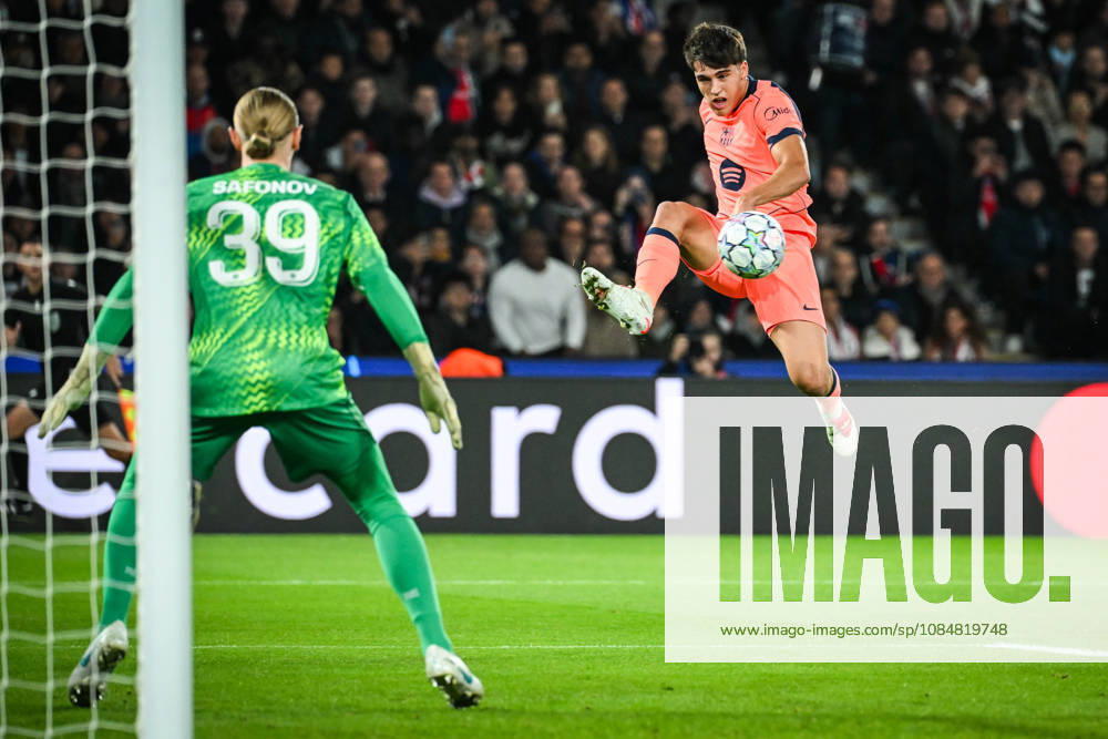 Pau CUBARSI of Barcelona during the UEFA Champions League, League Phase MD3 match between Paris Saint-Germain and FC Barcelona, Barca at Parc des Princes Stadium on October 20, 2026 in Paris, France. Paris France - ZUMAm308 20261020_zsp_m308_003