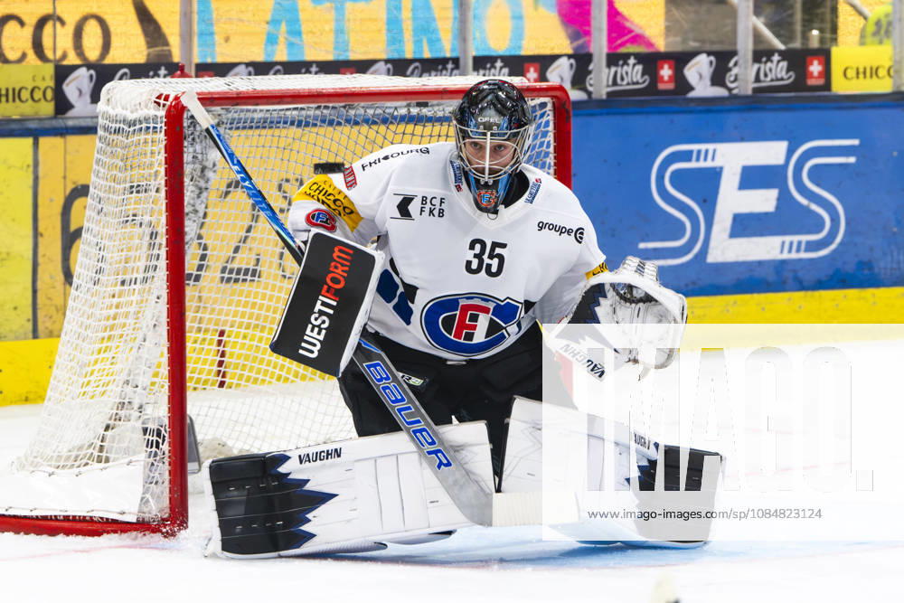 QUINTO, SWITZERLAND, OCTOBER 20: Goaltender Ludovic Waeber of Fribourg in action during the game between HC Ambri Piotta and Fribourg Gottéron at the Gottardo Arena on October 20, 2026, in Quinto, Switzerland (Quinto, Ticino, Switzerland)