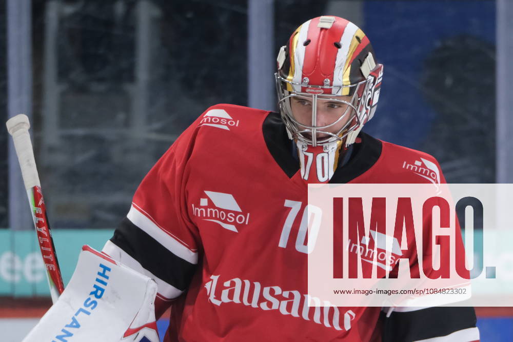 Swiss Ice hockey, Eishockey - EHC Kloten vs Lausanne Hockey - Lausanne Goalie Ewan Huet (70) during warm up