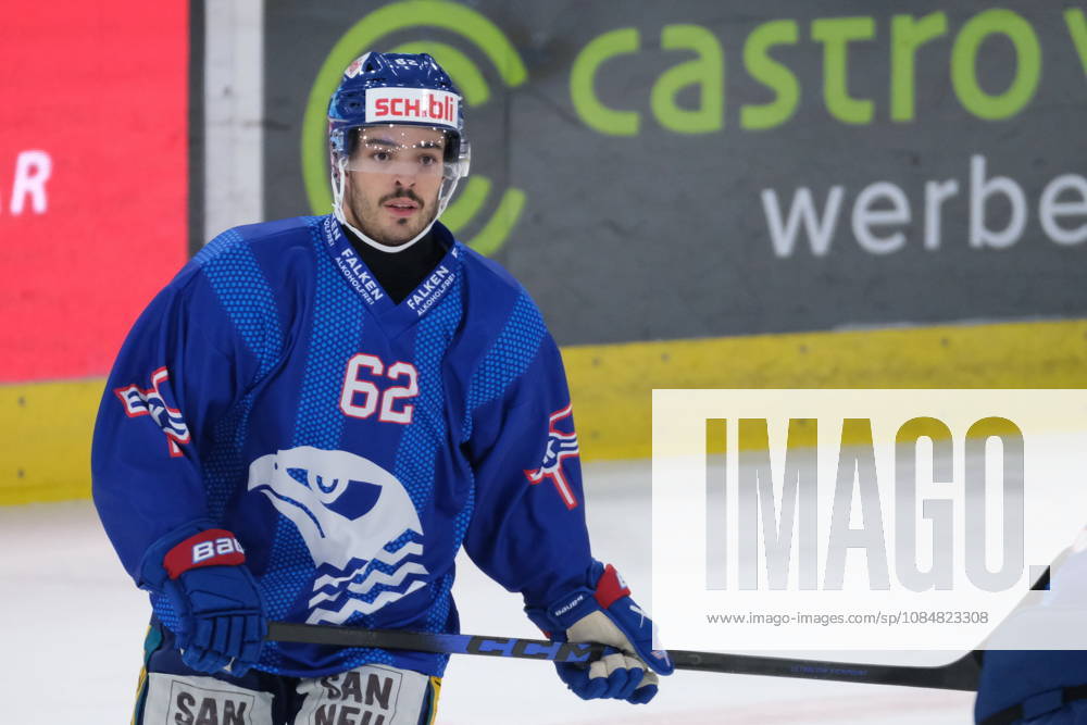 Swiss Ice hockey, Eishockey - EHC Kloten vs Lausanne Hockey - EHC Kloten Forward Livio Truog (62) during warm up
