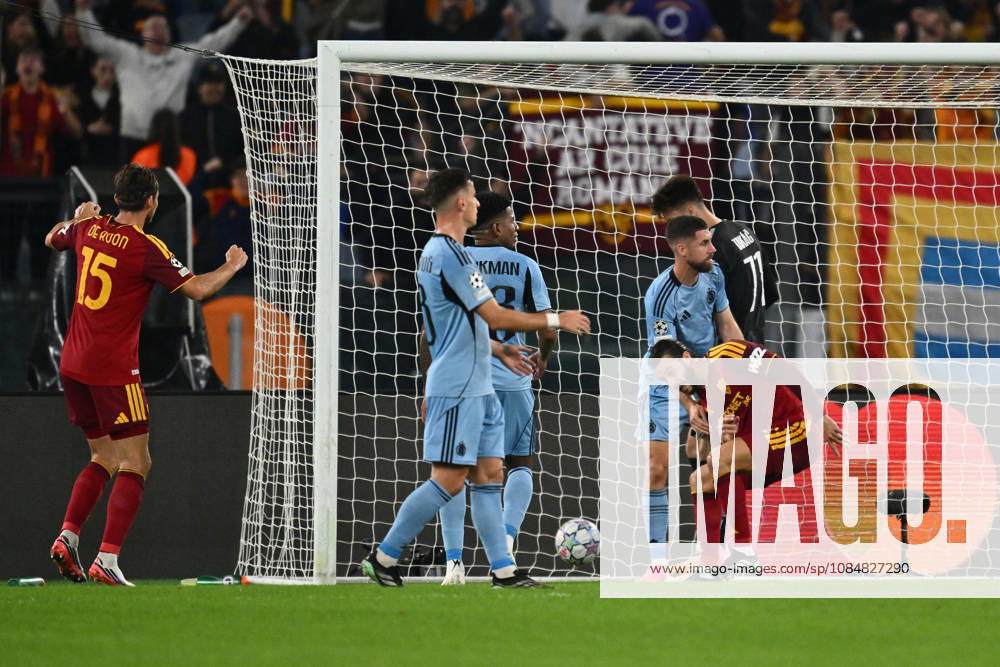 SOCCER - UEFA Champions League - AS Roma vs. Slovan Bratislava Photo by IPA ABACAPRESS.COM89963173 - Mario Hermoso of A.S. Roma scores the goal to make it 1-0 during the UEFA Champions League Matchday 3 soccer match between A.S. Roma and S.K. Slovan Bratislava at the Olympic Stadium on October 20, 2026, in Rome, Italy. Rome Italy