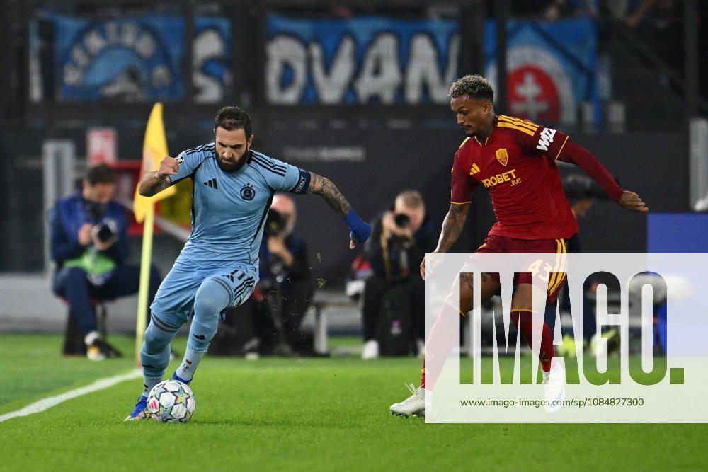SOCCER - UEFA Champions League - AS Roma vs. Slovan Bratislava Photo by IPA ABACAPRESS.COM89963517 - Wesley Franca of A.S. Roma and Tigran Barseghyan of S.K. Slovan Bratislava are in action during the UEFA Champions League Matchday 3 soccer match between A.S. Roma and S.K. Slovan Bratislava at the Olympic Stadium on October 20, 2026, in Rome, Italy. Rome Italy