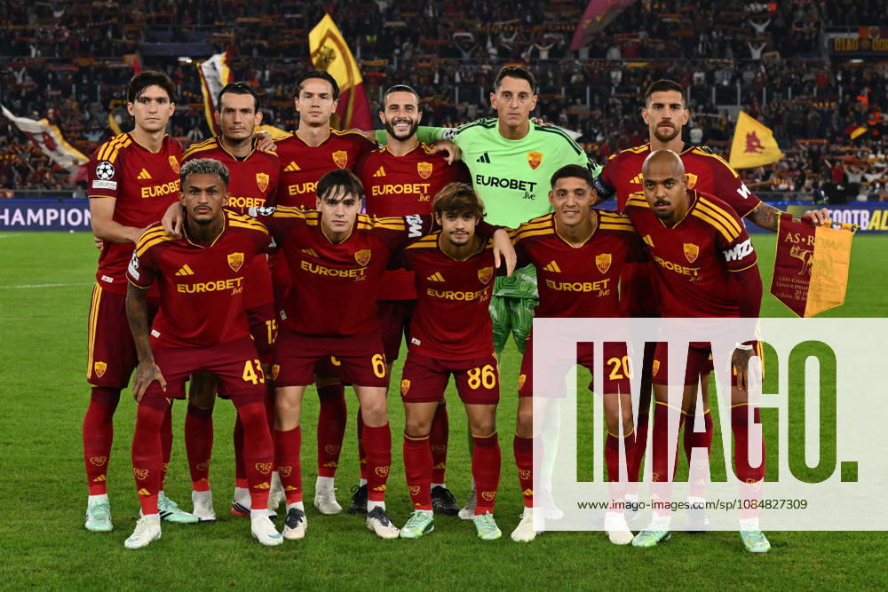 SOCCER - UEFA Champions League - AS Roma vs. Slovan Bratislava Photo by IPA ABACAPRESS.COM89963524 - A.S. Roma players pose for a team photo during the UEFA Champions League Matchday 3 soccer match between A.S. Roma and S.K. Slovan Bratislava at the Olympic Stadium on October 20, 2026, in Rome, Italy. Rome Italy