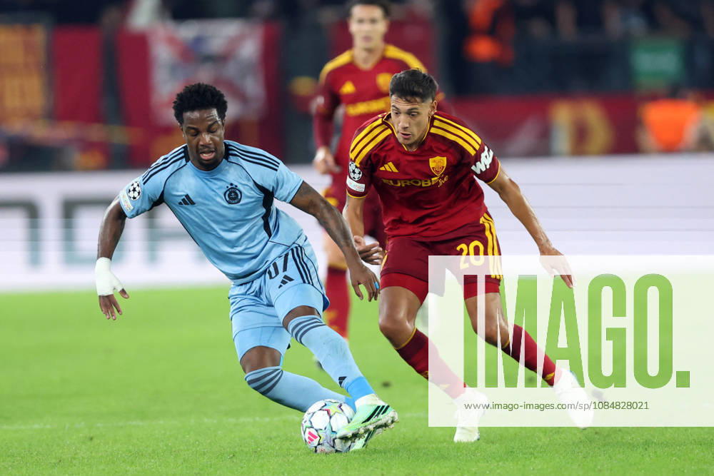 SOCCER - UEFA Champions League - AS Roma vs. Slovan Bratislava Photo by IPA ABACAPRESS.COM89963817 - Rome, Italy - October 20, 2026: Sandro Cruz (left back) of SK Slovan Bratislava and Nahuel Molina (right back) of AS Roma in action during the 2026-2027 UEFA Champions League soccer match between AS Roma and SLOVAN BRATISLAVA at the Olympic Stadium in Rome. Roma Italy