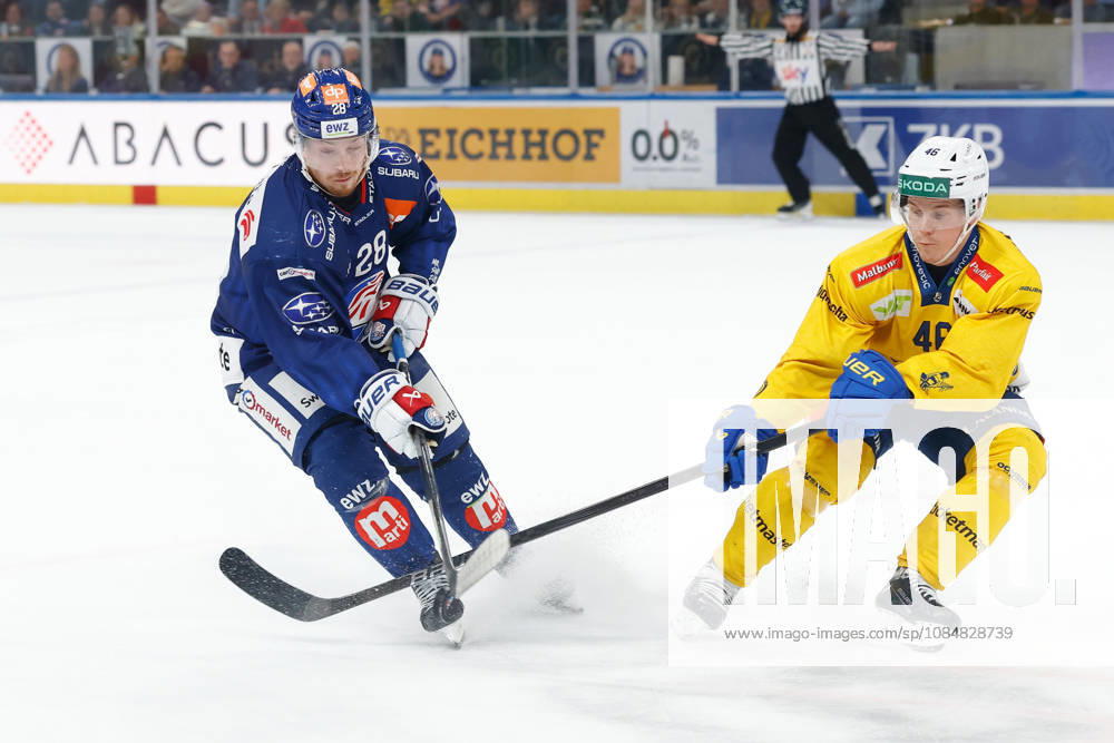 Swiss Life Arena, Zurich, SWITZERLAND, 2026–2027 Season, Men s Ice Hockey National League: ZSC Lions vs. HC Davos, Jesper Froeden (ZSC Lions) vs. Dominik Egli (HC Davos)