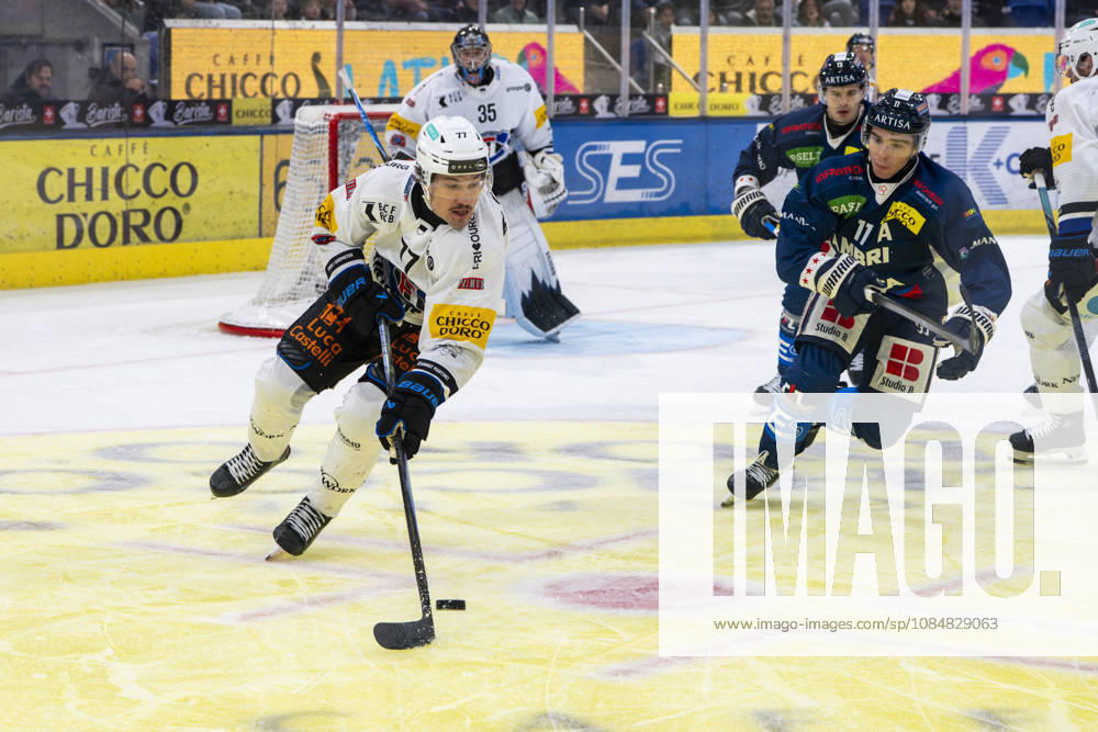 QUINTO, SWITZERLAND, OCTOBER 20 Maximilian Streule of Fribourg in action during the game between HC Ambri Piotta and Fribourg Gottéron at the Gottardo Arena on October 20, 2026, in Quinto, Switzerland (Quinto, Ticino, Switzerland)