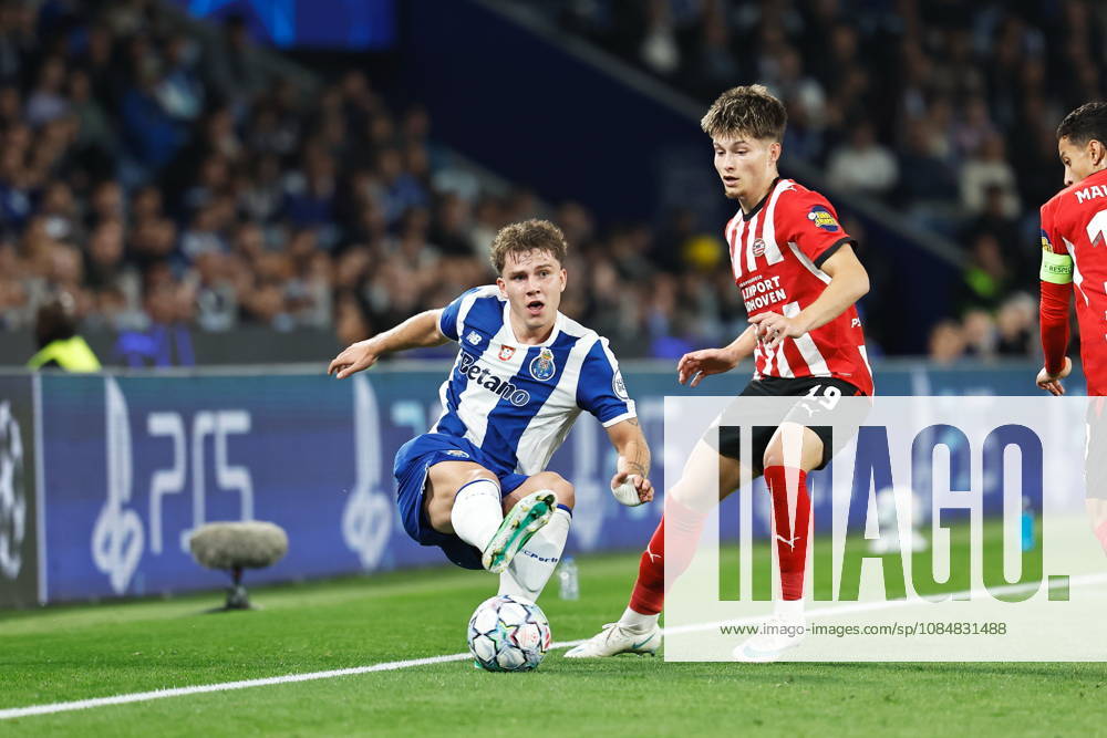 (L-R) Oskar Pietuszewski (Porto), Esmir Bajraktarevic (PSV), OCTOBER 20, 2026 - Football Soccer : UEFA Champions League League phase matchday 3 between FC Porto - PSV Eindhoven at the Estadio do Dragao in Porto, Portugal. Noxthirdxpartyxsales aflo_357737120 MutsuxKawamorix
