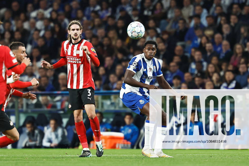 (L-R) Yarek Gasiorowski (PSV), Samu Aghehowa (Porto), OCTOBER 20, 2026 - Football Soccer : UEFA Champions League League phase matchday 3 between FC Porto - PSV Eindhoven at the Estadio do Dragao in Porto, Portugal. Noxthirdxpartyxsales aflo_357737140 MutsuxKawamorix