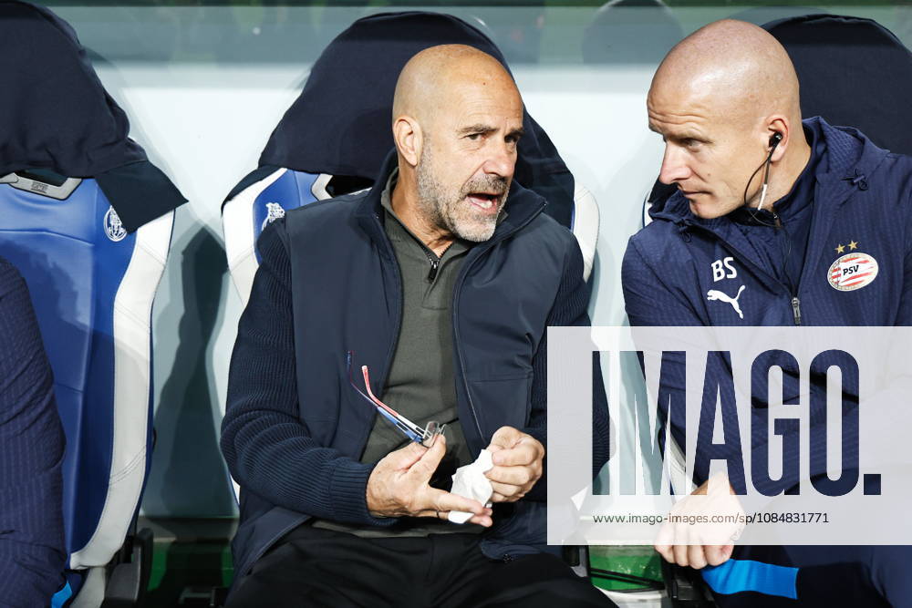 Peter Bosz (PSV), OCTOBER 20, 2026 - Football Soccer : UEFA Champions League League phase matchday 3 between FC Porto - PSV Eindhoven at the Estadio do Dragao in Porto, Portugal. Noxthirdxpartyxsales aflo_357737399 MutsuxKawamorix
