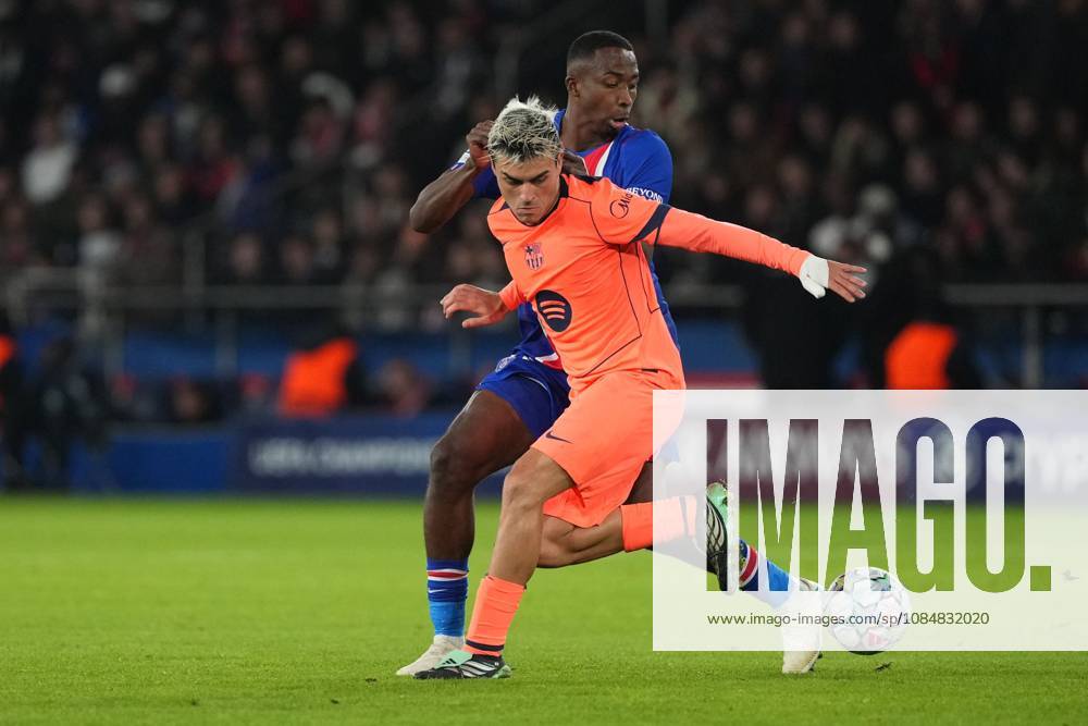 Pedri of Barcelona battles with Willian Pacho of PSG Paris Saint-Germain v Barcelona, UEFA Champions League, Football, Parc des Princes, Paris, France - 20 Oct 2026Paris Parc des Princes France