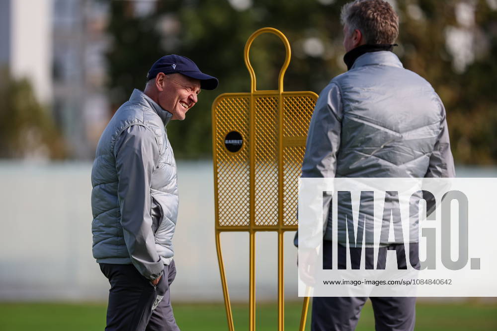 2026.10.21 Poznan Pilka nozna UEFA Liga Europy faza ligowa sezon 2026 2027 Trening Lech Poznan przed meczem z AFC Sunderland N z Trener Lecha Niels Frederiksen Foto Pawel Jaskolka PressFocus 2026.10.21 Poznan Football Europa League League Phase 2026 2027 Lech Poznan training session before AFC Sunderland game Credit: Pawel Jaskolka PressFocus NEWSPIX.PL --- newspix.pl