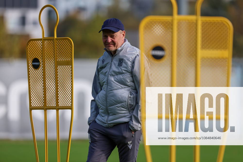 2026.10.21 Poznan Pilka nozna UEFA Liga Europy faza ligowa sezon 2026 2027 Trening Lech Poznan przed meczem z AFC Sunderland N z Trener Lecha Niels Frederiksen Foto Pawel Jaskolka PressFocus 2026.10.21 Poznan Football Europa League League Phase 2026 2027 Lech Poznan training session before AFC Sunderland game Credit: Pawel Jaskolka PressFocus NEWSPIX.PL --- newspix.pl