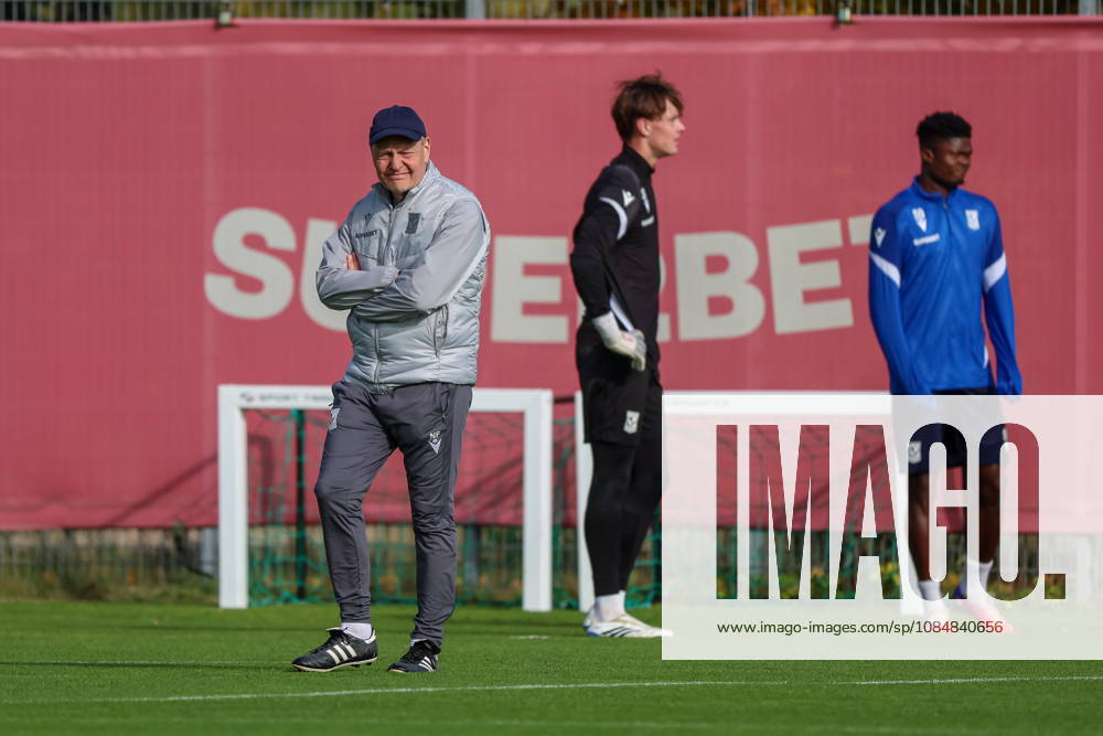 2026.10.21 Poznan Pilka nozna UEFA Liga Europy faza ligowa sezon 2026 2027 Trening Lech Poznan przed meczem z AFC Sunderland N z Trener Lecha Niels Frederiksen Foto Pawel Jaskolka PressFocus 2026.10.21 Poznan Football Europa League League Phase 2026 2027 Lech Poznan training session before AFC Sunderland game Credit: Pawel Jaskolka PressFocus NEWSPIX.PL --- newspix.pl