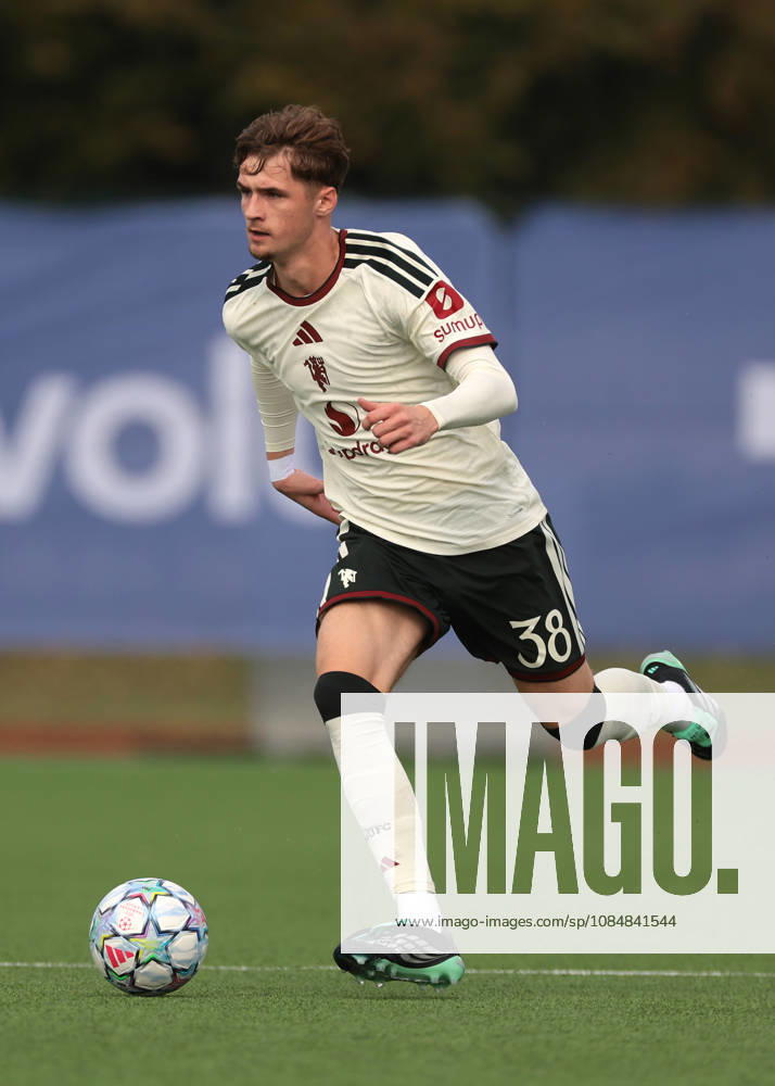 Como 1907 v Manchester United, ManU - UEFA Youth League - Campo Sportivo Comunale Angelo Volonte Rovello Porro, Italy, 21st October 2026. Jack Fletcher of Manchester United during the Como 1907 vs Manchester United UEFA Youth League, League phase match at Campo Sportivo Comunale, Angelo Volonte, Rovello Porro. Picture credit should read: Jonathan Moscrop Rovello Porro Campo Sportivo Comunale Angelo Volonte Italy