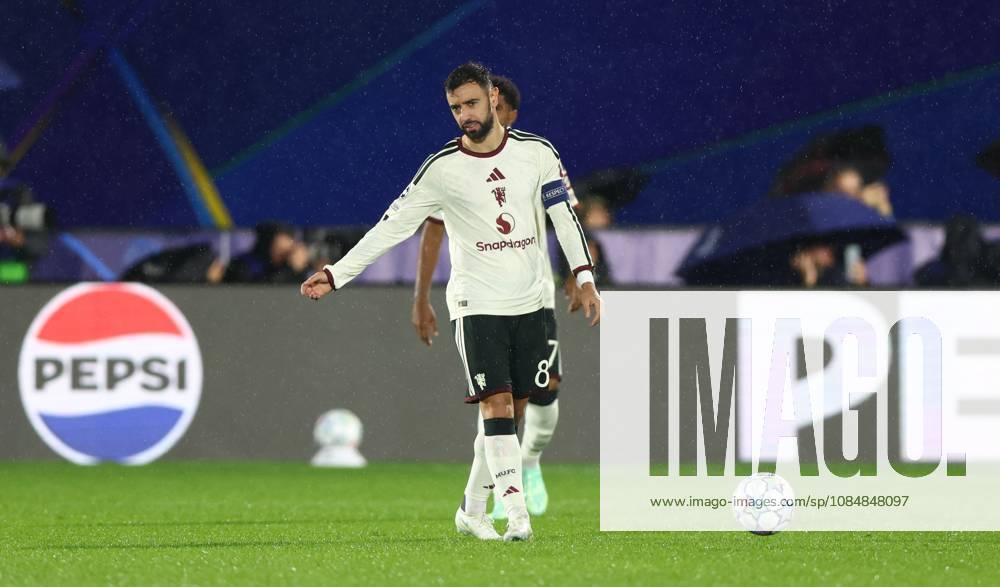 Bruno Fernandes of Manchester United, ManU shows a look of dejection after the opening goal Como v Manchester United, UEFA Champions League, Football, Stadio Giuseppe Sinigaglia, Como, Italy - 21 Oct 2026Como Stadio Giuseppe Sinigaglia Italy