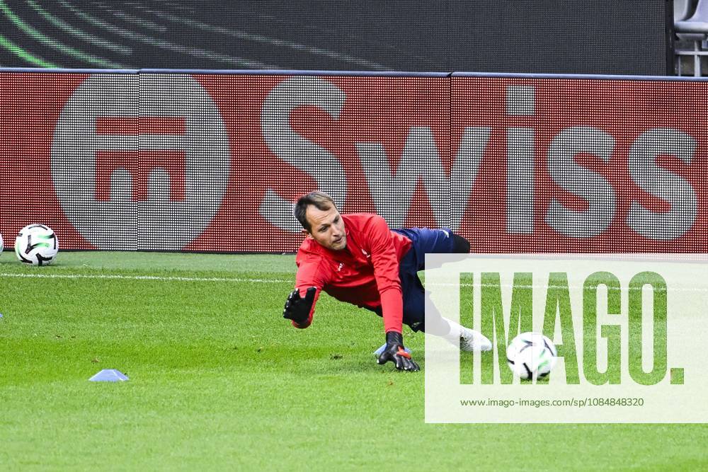 Davy Roef goalkeeper of KAA Gent pictured in action during a training session of Belgian soccer team KAA Gent, Wednesday 21 October 2026 in Braga, Portugal. The team is preparing for the second match of the UEFA Conference League league phase against Portuguese SC Braga tomorrow. TOM GOYVAERTS TomxGoyvaerts x190522862x
