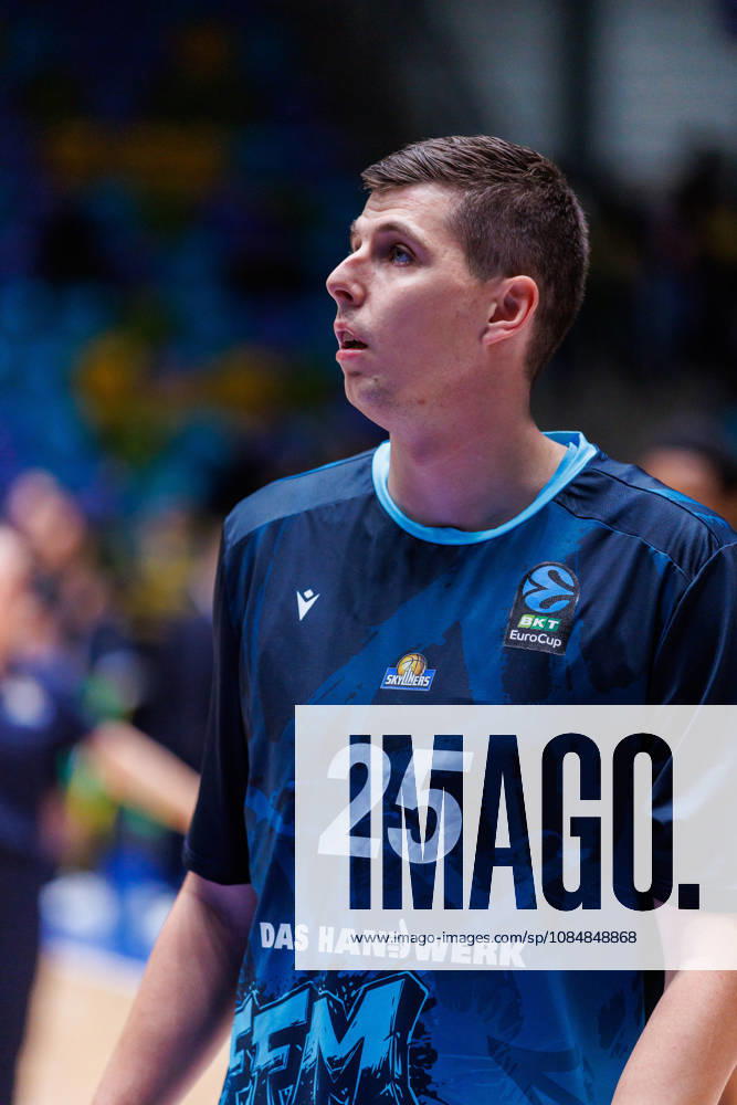 Jacob Knauf (Frankfurt Skyliners, 25) during the BKT EuroCup match on gameday 4 between Frankfurt Skyliners vs. La Laguna Tenerife at Suwag Energie Arena on October 21, 2026 in Frankfurt, Germany Hessen Deutschland