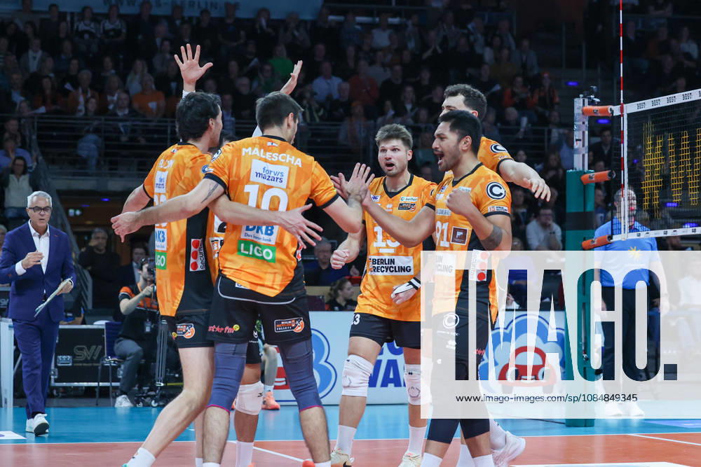 BR Volleys vs. FT 1844 Freiburg, Volleyball Bundesliga (BBL) Matchday 1, Max Schmeling Halle: Joy and celebration after scoring a point for the BR Volleys Berlin, Berlin, Germany
