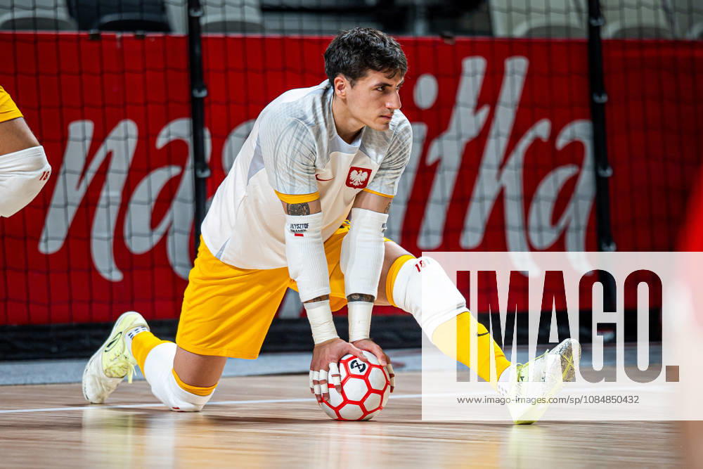 GORZOW, ARENA GORZOW, FUTSAL, ELIMINACJE MISTRZOSTW SWIATA (FIFA FUTSAL WORLD CUP 2028 QUALIFICATION), MECZ POLSKA - BOSNIA I HERZEGOWINA (POLAND - BOSNIA AND HERZEGOVINA) NZ rozgrzewka reprezentacji polski KRZYSZTOF IWANEK FOTO LUKASZ SKWIOT CYFRASPORT NEWSPIX.PL --- Newspix.pl 20261021CSLS00013