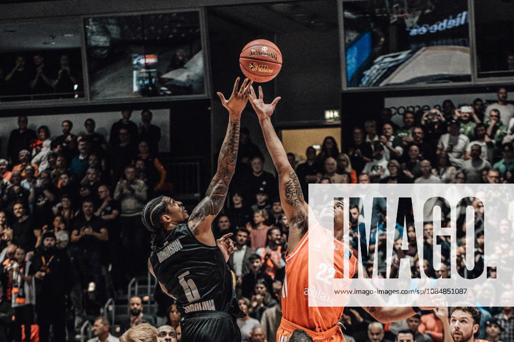 Game Day 4 of the Basketball Eurocup: Niners Chemnitz vs. Slask Wroclaw, October 21, 2026, starting at 7:00 p.m., Chemnitz, Chemnitz Arena. Pictured: No. 5 Devin Robinson, No. 22 Nighaeal Ceaser, Tip-off: Round 4 of the Basketball Eurocup: Niners Chemnitz vs. Slask Wroclaw, Chemnitz, Saxony, Germany