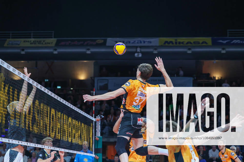 BR Volleys vs. FT 1844 Freiburg, Volleyball Bundesliga (BBL) Matchday 1, Max Schmeling Halle, Nicolas Zerba of BR Volleys, No. 37, spikes the ball, Berlin, Germany