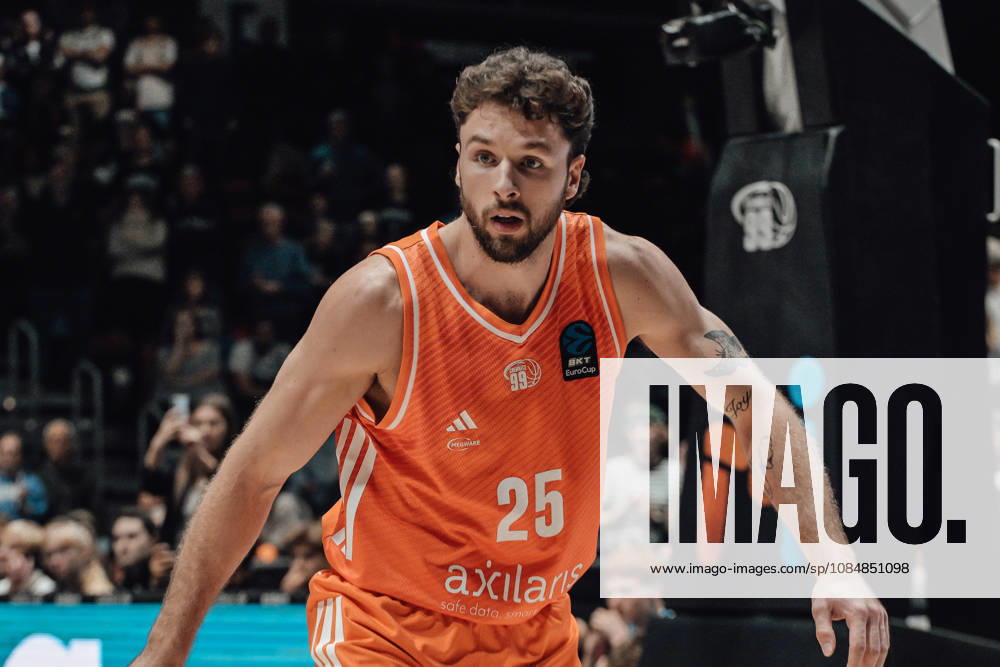 Game Day 4 of the Basketball Eurocup: Niners Chemnitz vs. Slask Wroclaw, October 21, 2026, starting at 7:00 p.m., Chemnitz, Chemnitz Arena. Pictured: No. 25 Ben Burnham. Game Day 4 of the Basketball Eurocup: Niners Chemnitz vs. Slask Wroclaw, Chemnitz, Saxony, Germany