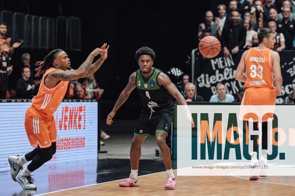 Game Day 4 of the Basketball Eurocup: Niners Chemnitz vs. Slask Wroclaw, October 21, 2026, starting at 7:00 p.m., Chemnitz, Chemnitz Arena. Pictured: No. 24 Cobe Williams, 04 Kyrell Luc, 33 Rayn Mikesell. Game Day 4 of the Basketball Eurocup: Niners Chemnitz vs. Slask Wroclaw, Chemnitz, Saxony, Germany