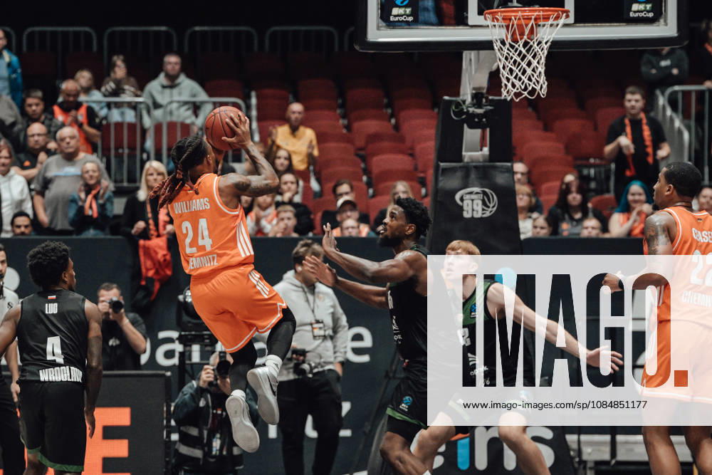 Game Day 4 of the Basketball Eurocup: Niners Chemnitz vs. Slask Wroclaw, October 21, 2026, starting at 7:00 p.m., Chemnitz, Chemnitz Arena. Pictured: No. 24 Cobe Williams. Game Day 4 of the Basketball Eurocup: Niners Chemnitz vs. Slask Wroclaw, Chemnitz, Saxony, Germany