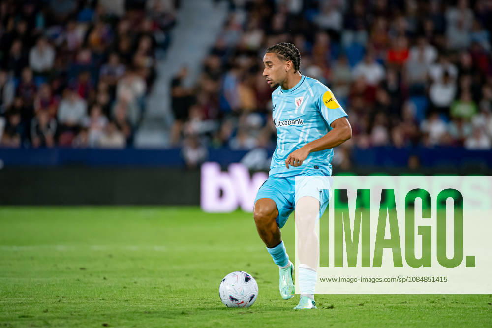 JOHNEKO LOUIS JEAN of Athletic Club controls the ball during the LaLiga EA Sports, match between Levante UD and Athletic Club at Ciutat de Valencia stadium Valencia Spain - ZUMAs385 20261021_zsp_s385_006