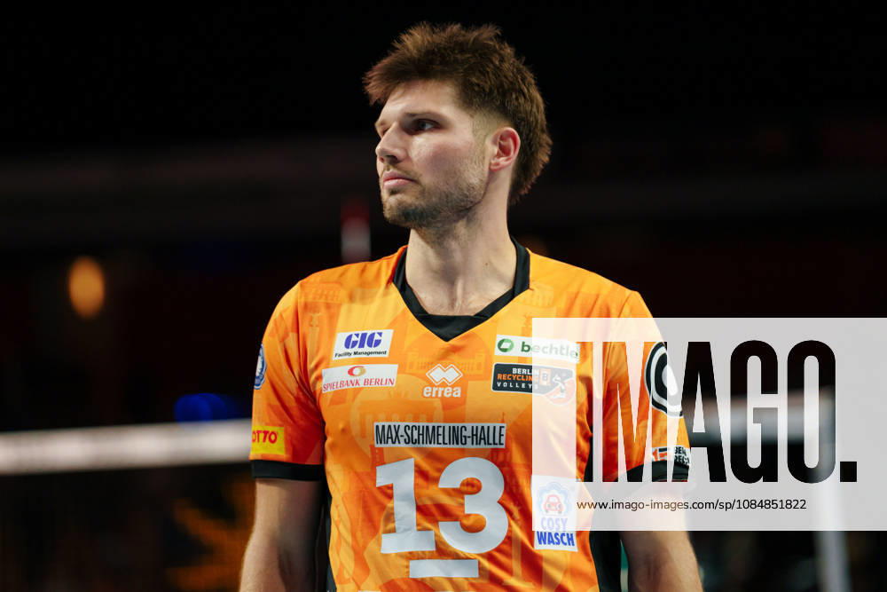 Men s Volleyball Bundesliga, Matchday 1: BERLIN RECYCLING Volleys vs. FT 1844 Freiburg, Ruben Schott, BERLIN RECYCLING Volleys, 13 before the game on October 21, 2026, at the Max Schmeling Halle, Berlin, Germany