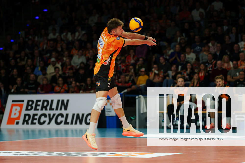 1 Men s Volleyball Bundesliga, Matchday 1: BERLIN RECYCLING Volleys vs. FT 1844 Freiburg, Ruben Schott, BERLIN RECYCLING Volleys, No. 13 receiving the serve on October 21, 2026, at the Max Schmeling Halle, Berlin, Germany