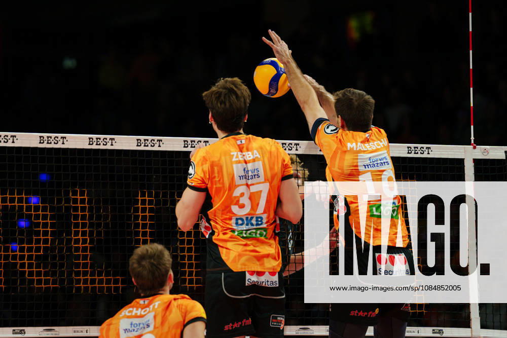 1 Men s Volleyball Bundesliga, Matchday 1: BERLIN RECYCLING Volleys vs. FT 1844 Freiburg, Daniel Malescha of BERLIN RECYCLING Volleys, No. 10, blocking on October 21, 2026, at the Max Schmeling Halle, Berlin, Germany
