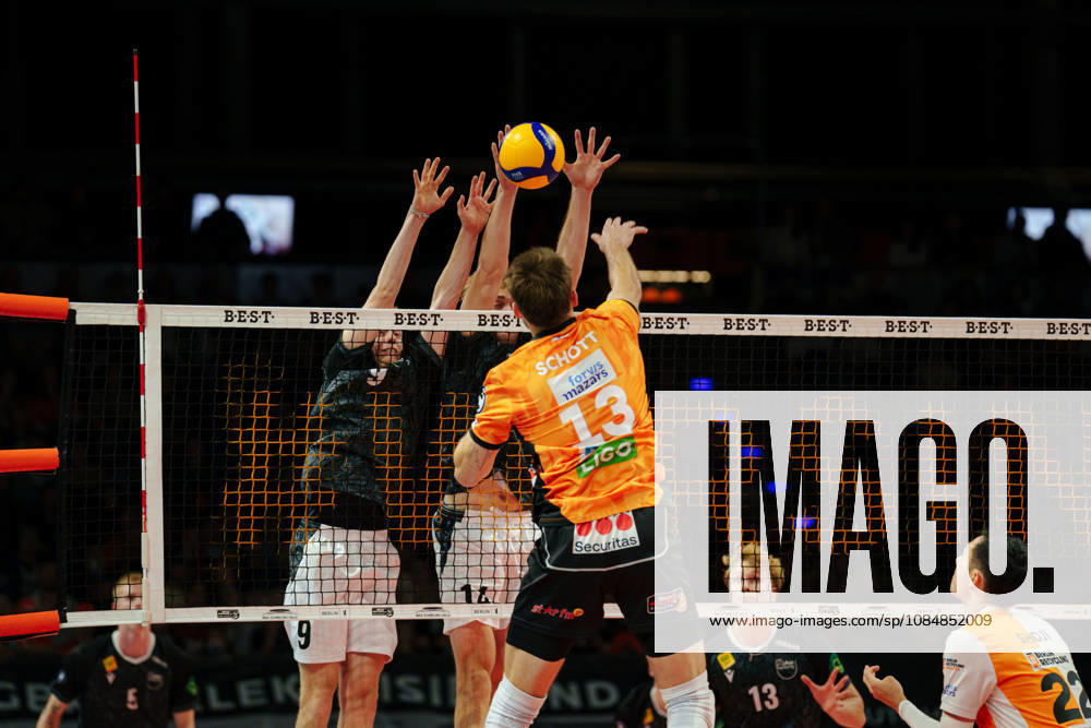1 Men s Volleyball Bundesliga, Matchday 1: BERLIN RECYCLING Volleys vs. FT 1844 Freiburg, Ruben Schott of BERLIN RECYCLING Volleys, No. 13, on an attack on October 21, 2026, at the Max Schmeling Halle, Berlin, Germany