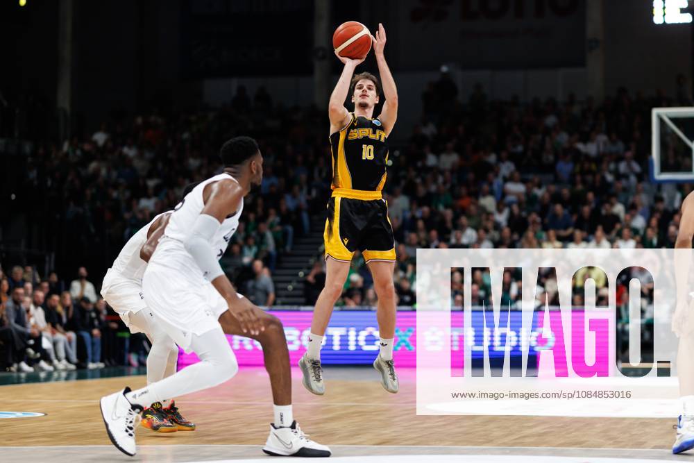 Vito Kucic of KK Croatia Split faces off against Ejiofor Onu of the Gladiators Trier; Action: Vet Concept Gladiators Trier vs. KK Split, Basketball, FIBA Europe Cup, Matchday 3, 2026–2027 Season, October 21, 2026, Vet Concept Gladiators Trier vs. KK Split, Basketball, FIBA Europe Cup, Matchday 3, 2026–2027 Season