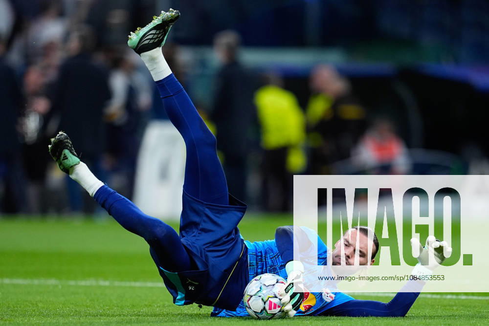 Maarten Vandevoordt of RB Leipzig warms up during the UEFA Champions League 2026 27 League Phase MD3 match between Real Madrid CF and RB Leipzig at Bernabeu stadium on October 21, 2026, in Madrid, Spain. Madrid Spain - ZUMAa181 20261021_zaa_a181_032