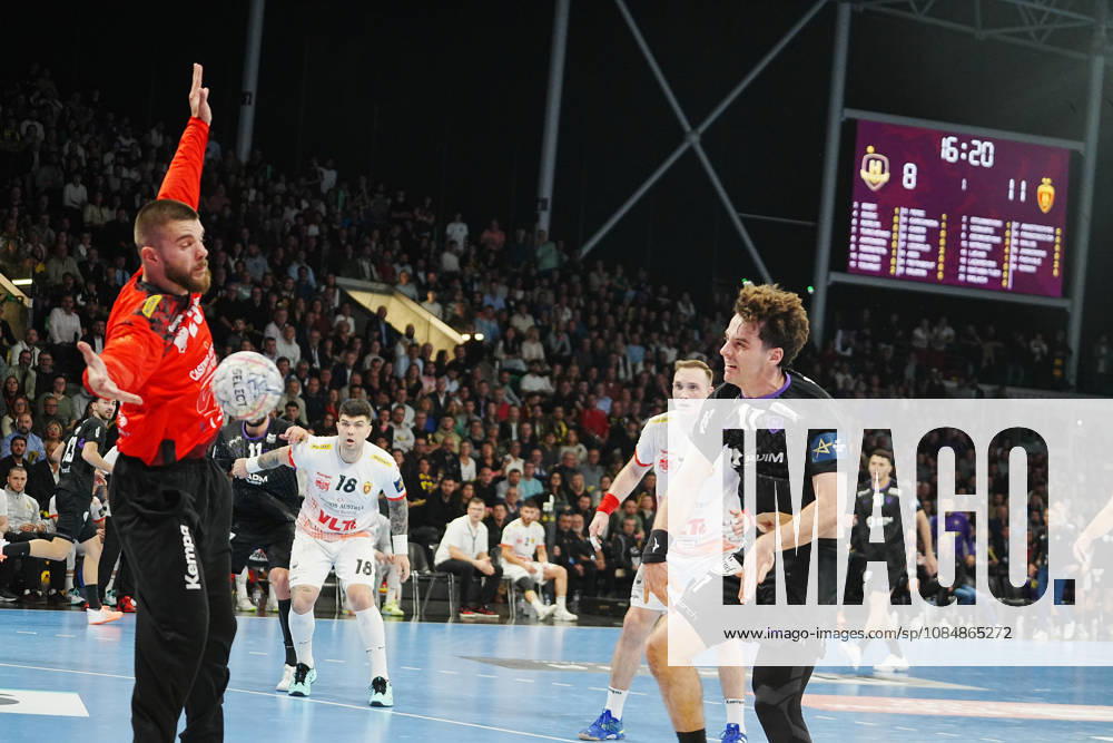 Nantes 21 Octobre 2026 17 Noam Leopold of HBC Nantes and 25 Milosz Walac of Varda Skopje during the EHF Champions League, handball match between HBC Nantes and Vardar Skopje on 21 October 2026 at H Arena in Nantes, France - Photo HANDBALL - CHAMPIONS LEAGUE - NANTES V VARDA SKOPJE - 21 10 2026 - ZUMAl193 20261021_zsp_l193_002