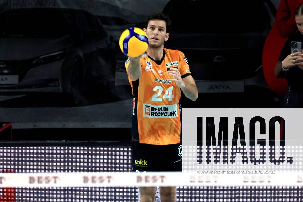 Germany, GER, DEU, Volleyball 1st Bundesliga, Day 1, 2026–2027 Season, Berlin, BR Volleys vs. FT Freiburg, Ryan Barnett, BR Volleys 24, cutout, hand on the ball, nordphoto GmbH, Engler, Berlin, Max Schmeling Halle, Berlin, Germany
