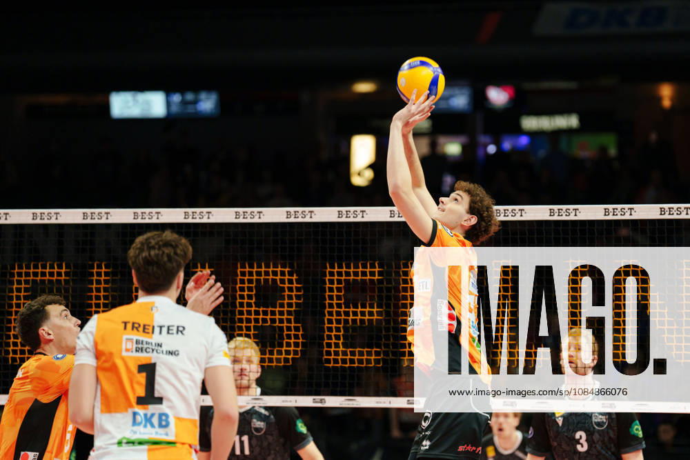 1 Men s Volleyball Bundesliga, Matchday 1: BERLIN RECYCLING Volleys vs. FT 1844 Freiburg, Arthur Wehner, BERLIN RECYCLING Volleys, setter No. 17, on October 21, 2026, at the Max Schmeling Halle, Berlin, Germany