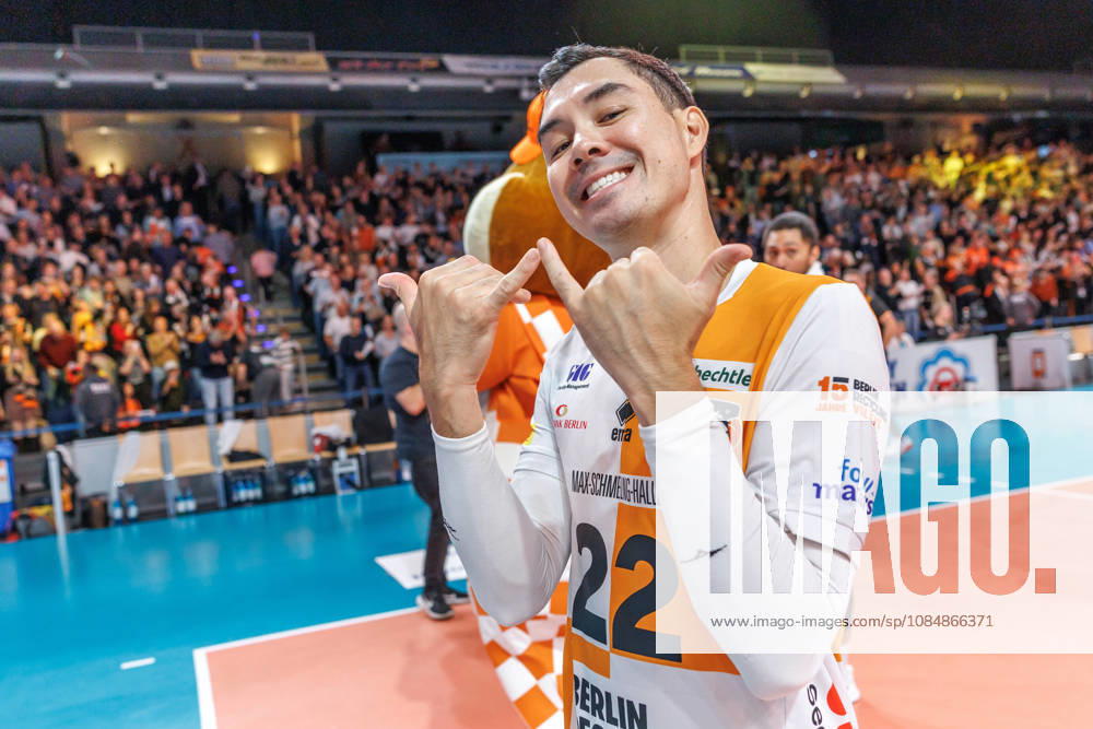 Berlin, Volleyball 1st Bundesliga, Men, Matchday 1, BR Volleys vs. VFT 1844 Freiburg, Max Schmeling Hall, Erik Shoji, BR Volleys celebrate their victory over VFT 1844 Freiburg